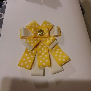 Bow brooch